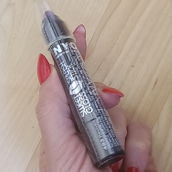 NYC Sweet Splash Gloss Stick - 483 Revived Berry - Picture 3 of 3